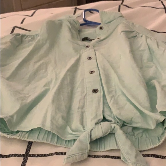 Mint colored summer shirt - Picture 2 of 2